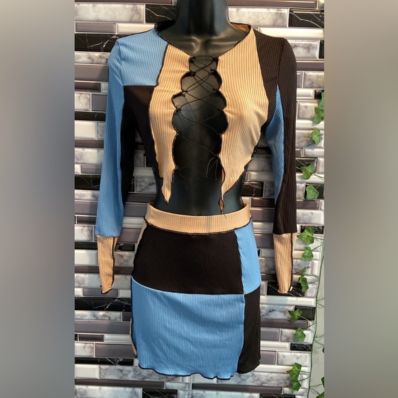 SXY Lace Up Front Colorblock Crop Top & Skirt - Picture 2 of 4